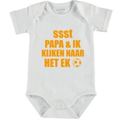 660- Niet storen papa en ik kijken naar het ek 660- Niet storen papa en ik kijken naar het ek