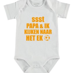 660- Niet storen papa en ik kijken naar het ek 660- Niet storen papa en ik kijken naar het ek