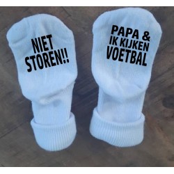 183--Niet storen! Papa kijkt voetbal 183--Niet storen! Papa kijkt voetbal