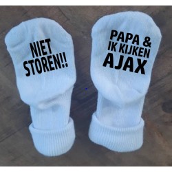 183--Niet storen! Papa kijkt voetbal 183--Niet storen! Papa kijkt voetbal